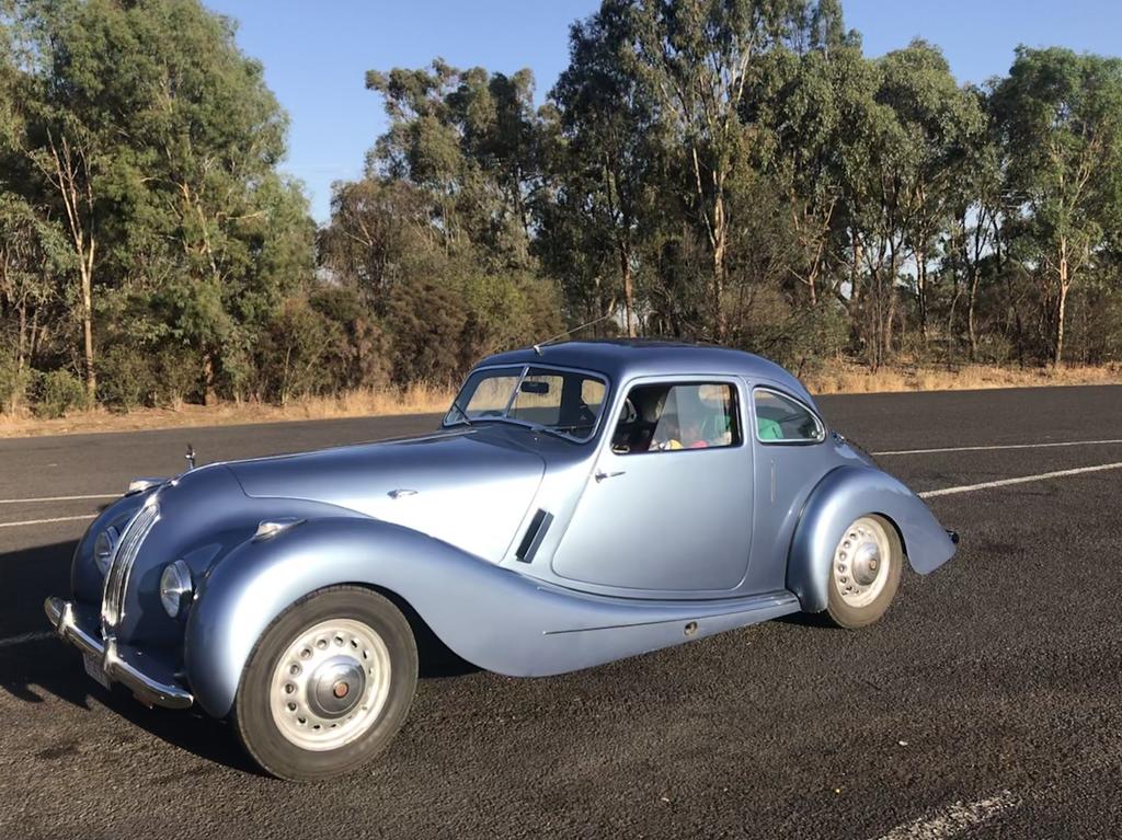 On the road from northern New South Wales to Melbourne, a journey of 1200 kilometers with a new engine. Delivering the car to the upholsterers for final trimming.