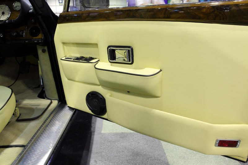 Bristol 411 S6 door trim detail